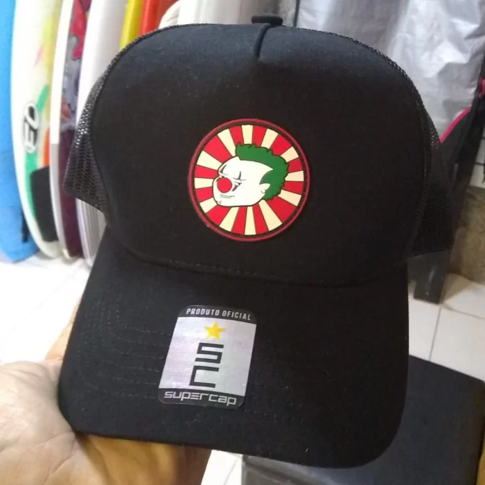 Etiqueta emborrachada para boné