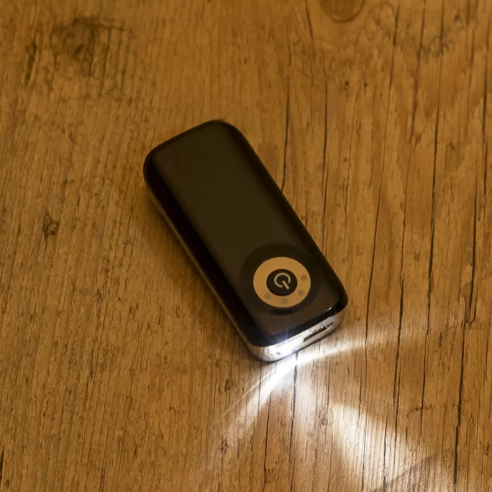 Power Bank Plástico Com Indicador LED e Lanterna